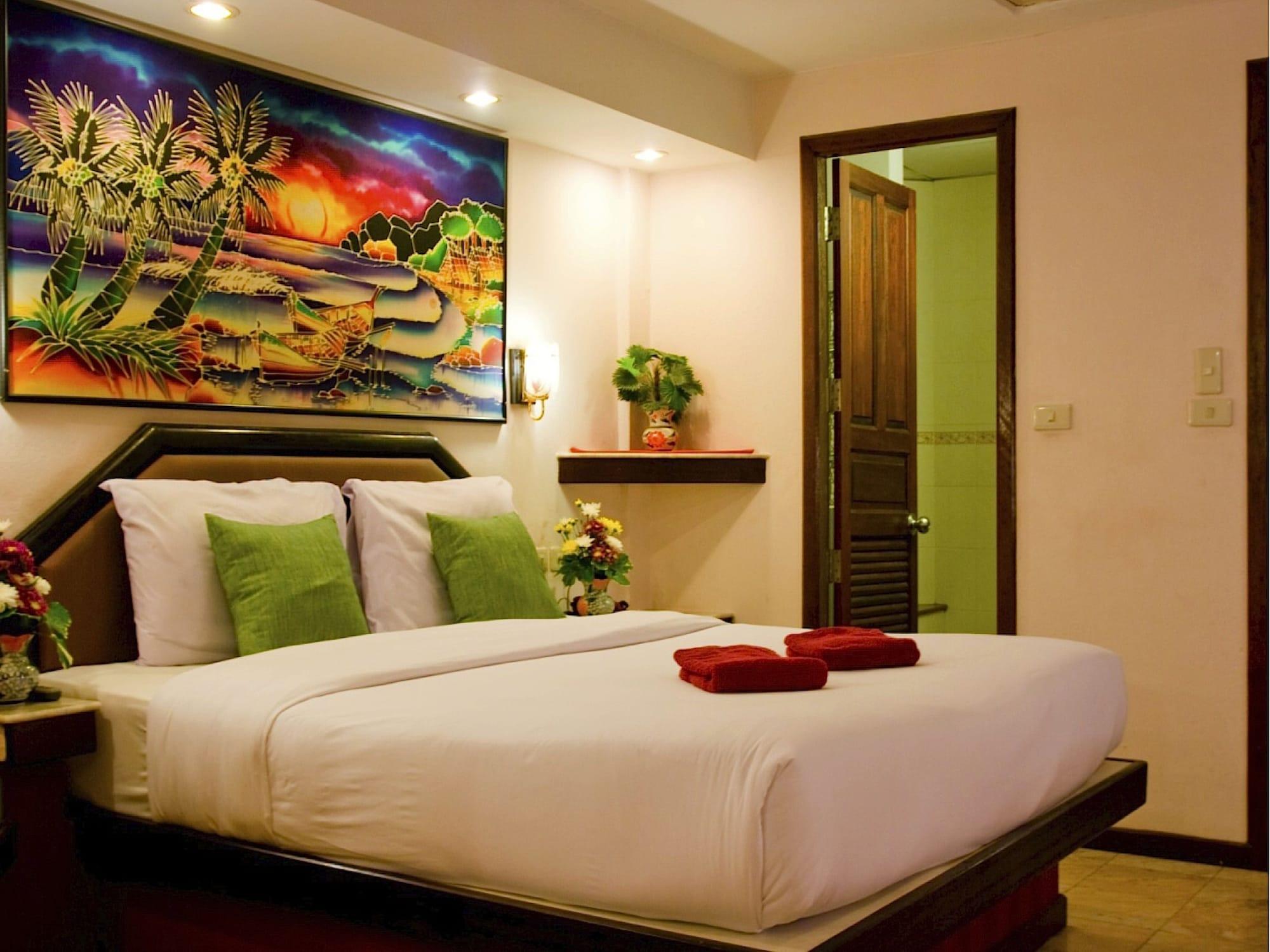 Penginapan Paradise Karon