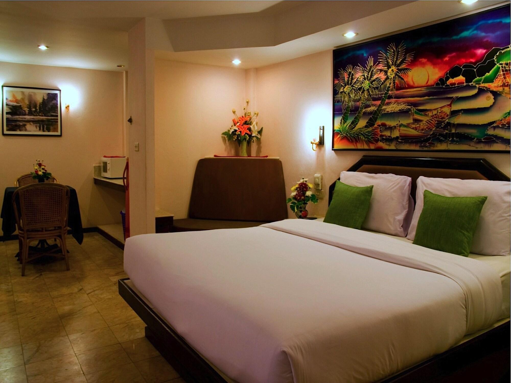 Penginapan Paradise Karon
