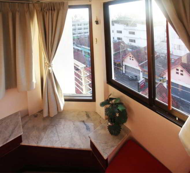 Paradise Penginapan Karon